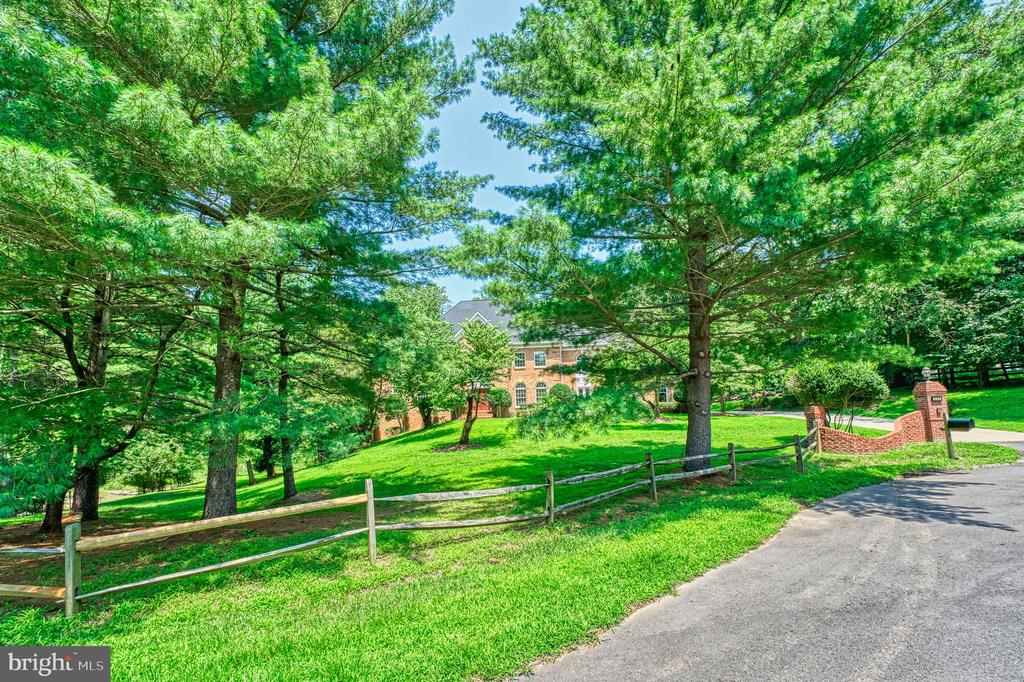 250 GOLDEN WOODS COURT