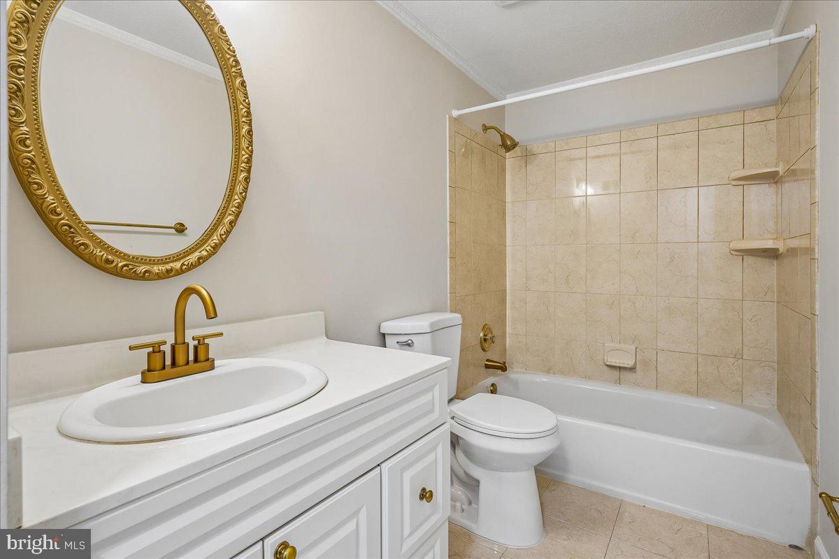 4407 VANTAGE COURT
