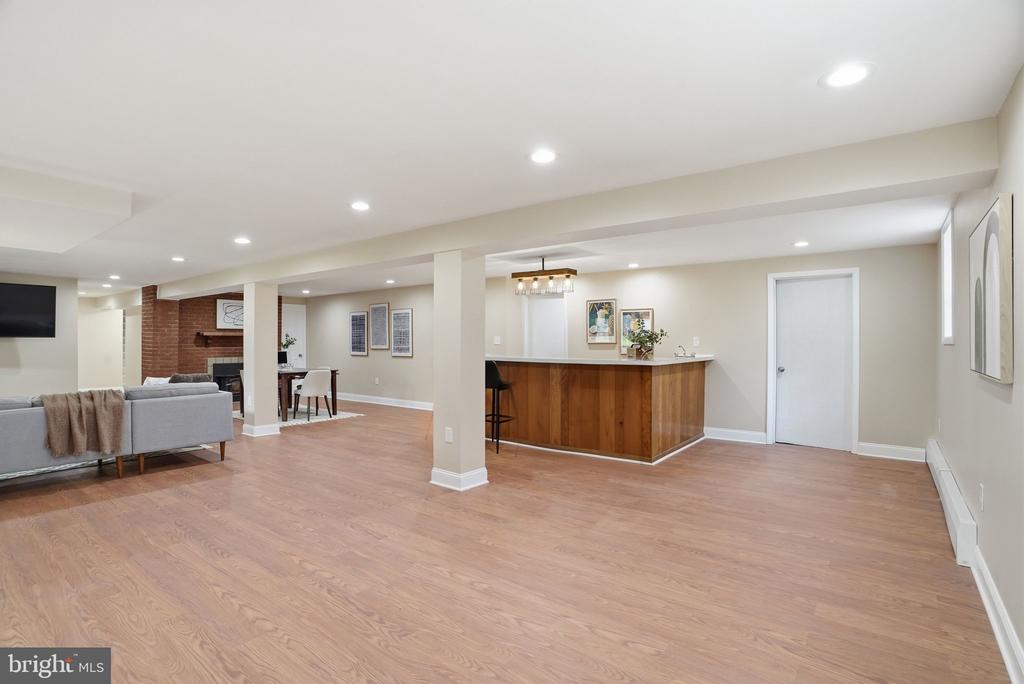 8509 CRESTVIEW DRIVE