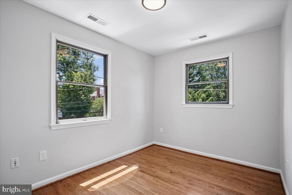 6016 WILLIAMSBURG ROAD