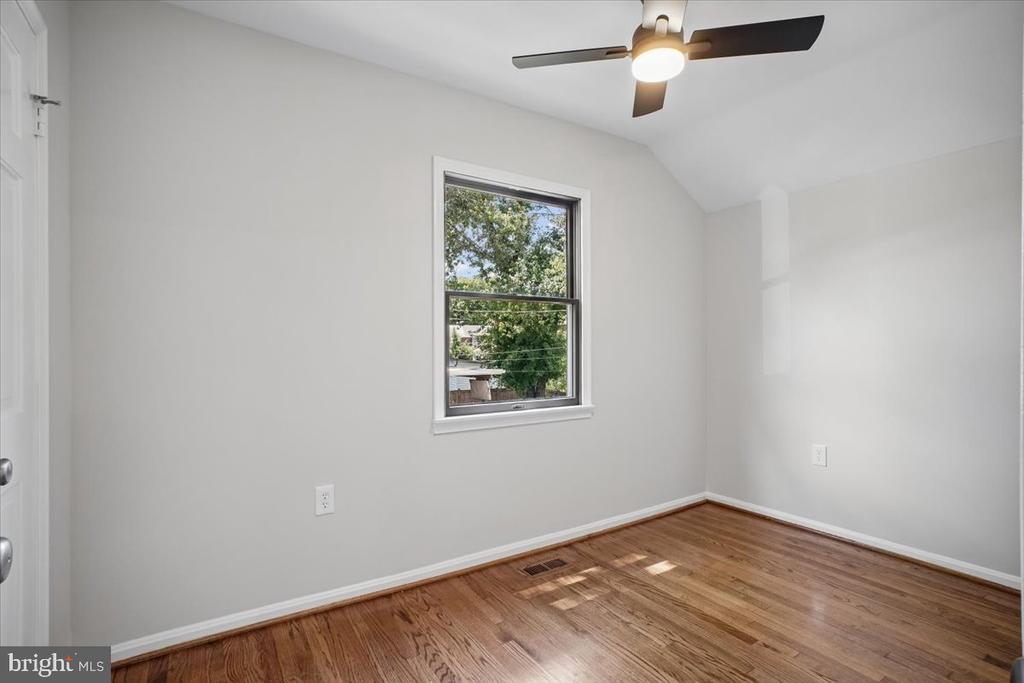 6016 WILLIAMSBURG ROAD