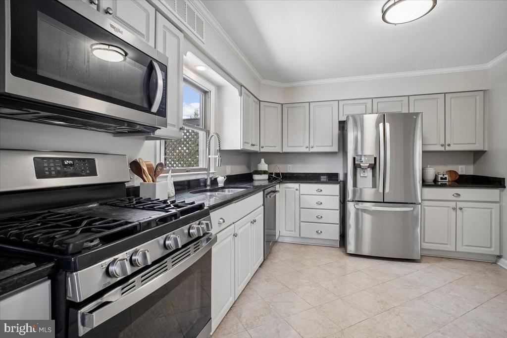 6016 WILLIAMSBURG ROAD