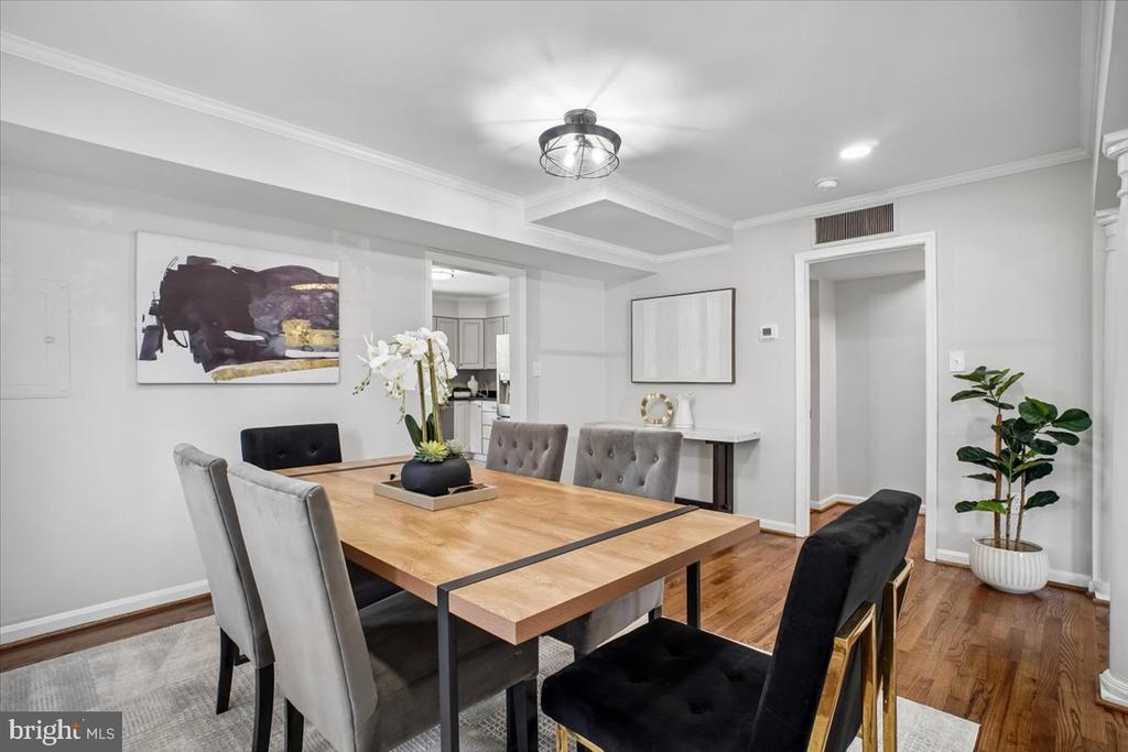 6016 WILLIAMSBURG ROAD