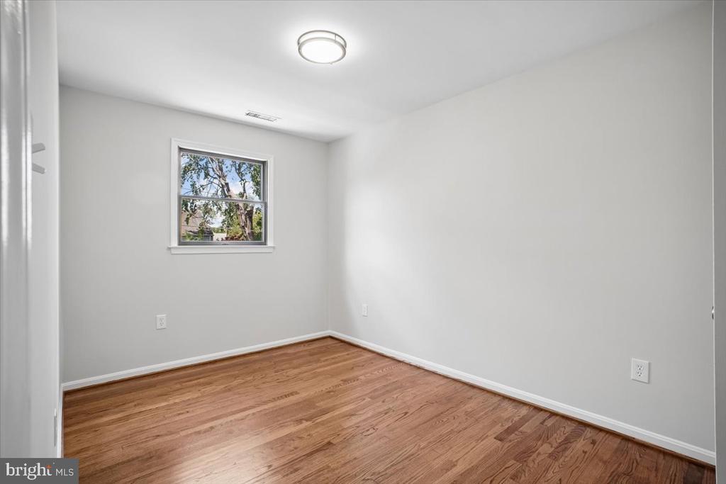 6016 WILLIAMSBURG ROAD