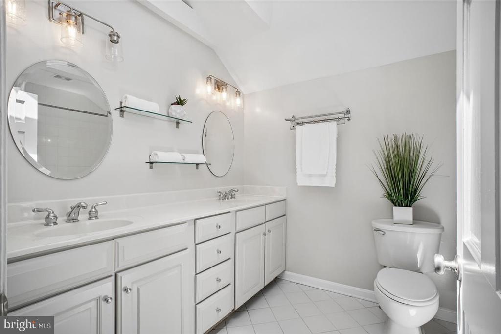 6016 WILLIAMSBURG ROAD