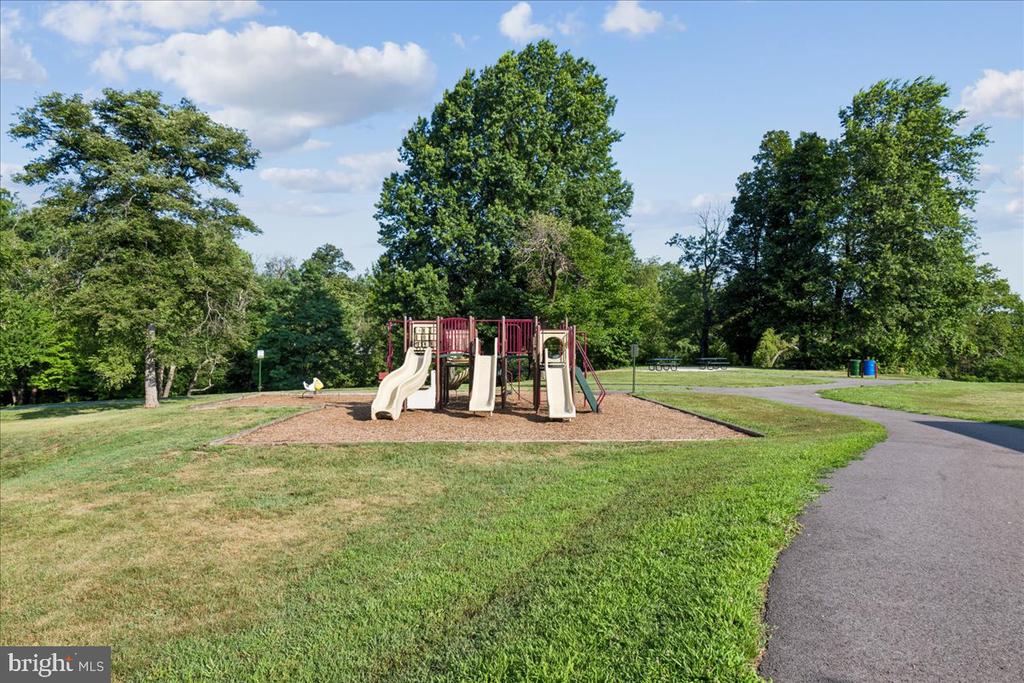 6016 WILLIAMSBURG ROAD