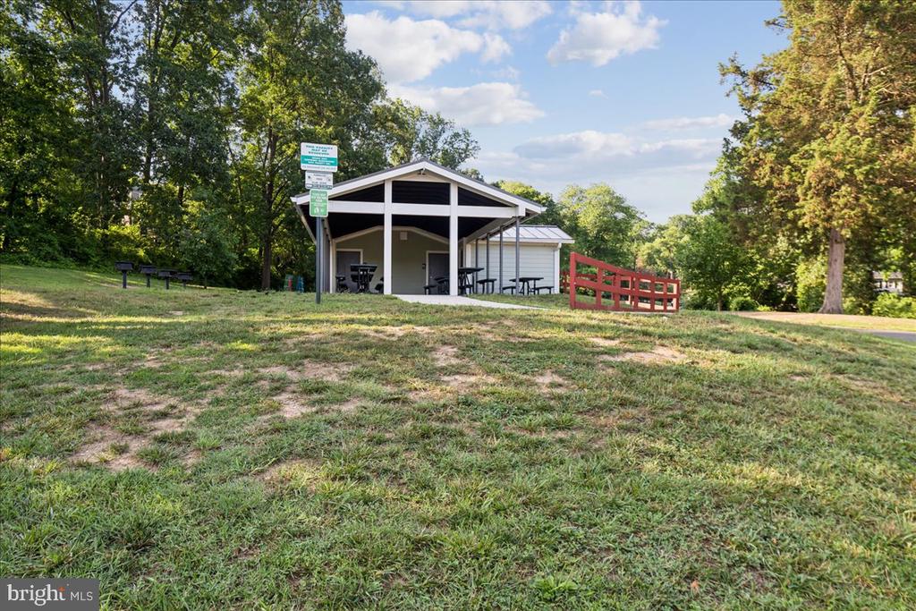 6016 WILLIAMSBURG ROAD