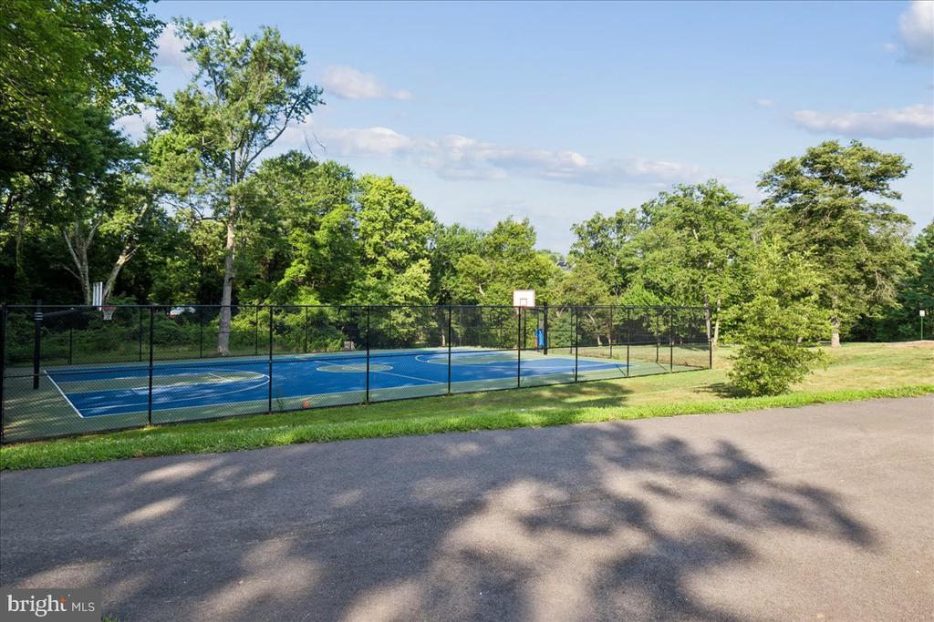 6016 WILLIAMSBURG ROAD