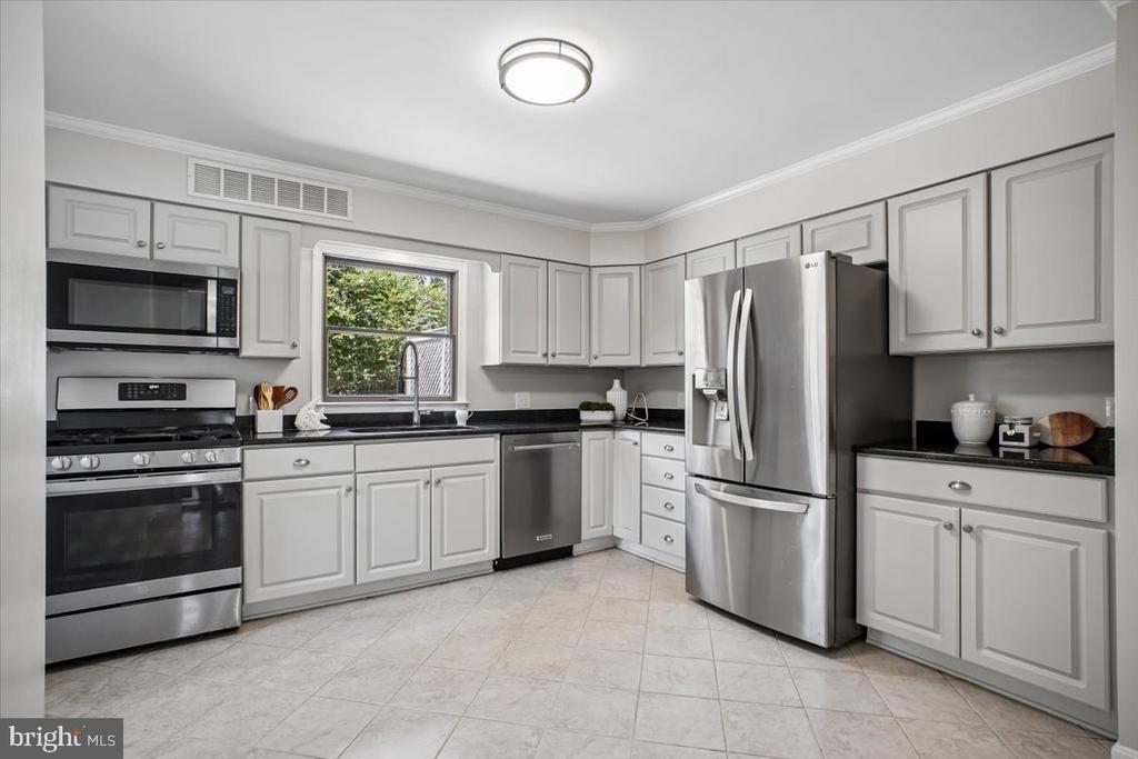 6016 WILLIAMSBURG ROAD