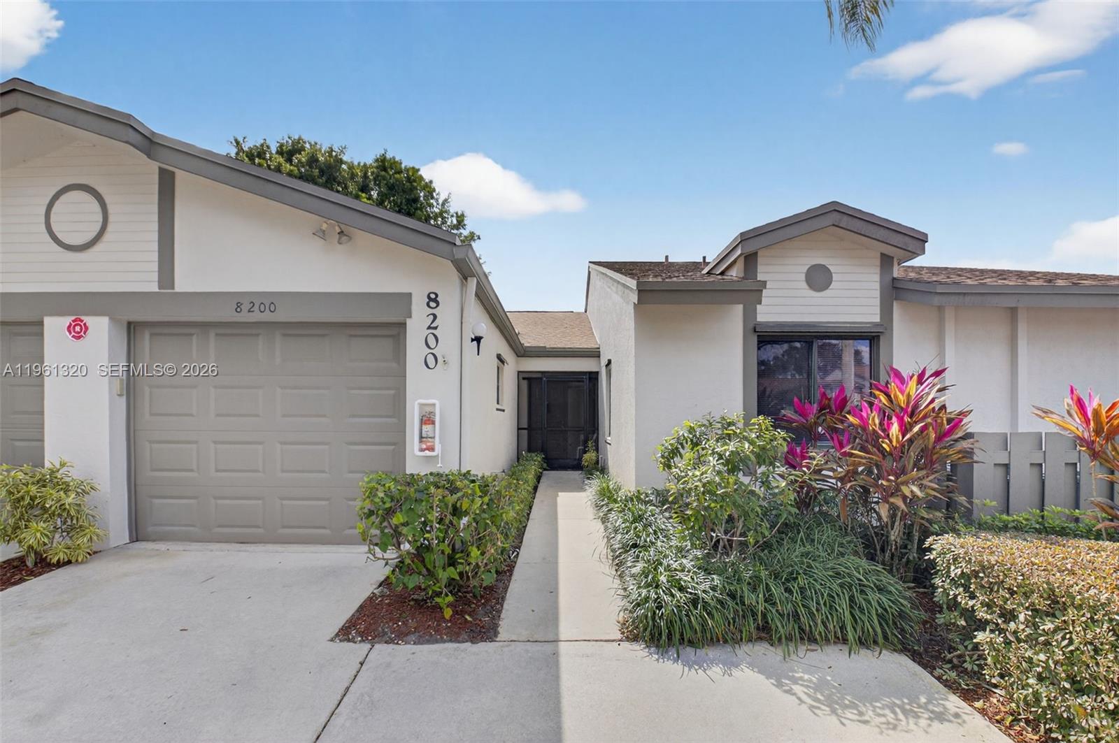 8200 Whispering Palm Dr