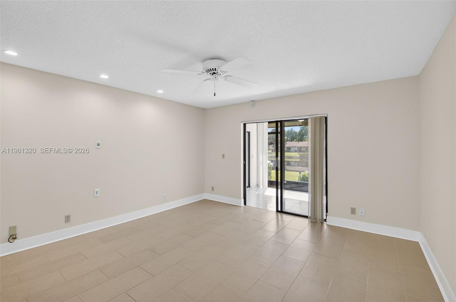 8200 Whispering Palm Dr
