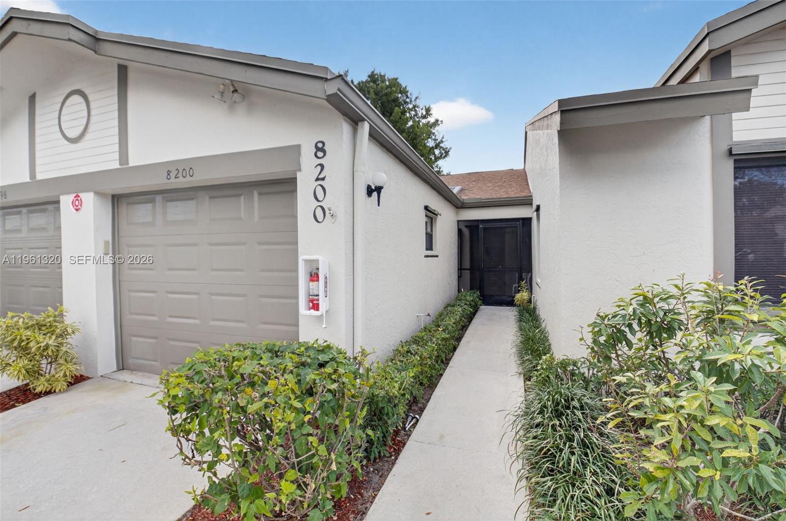 8200 Whispering Palm Dr