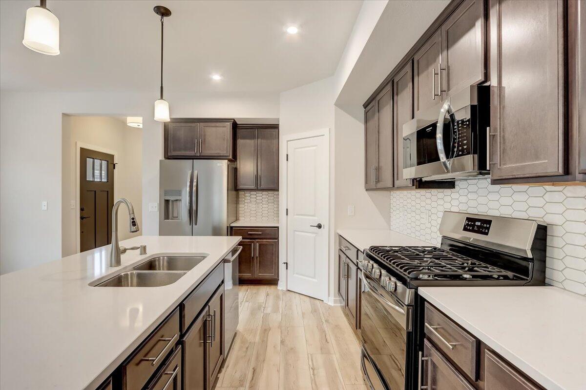 W204N17607 Laurel Pl 102