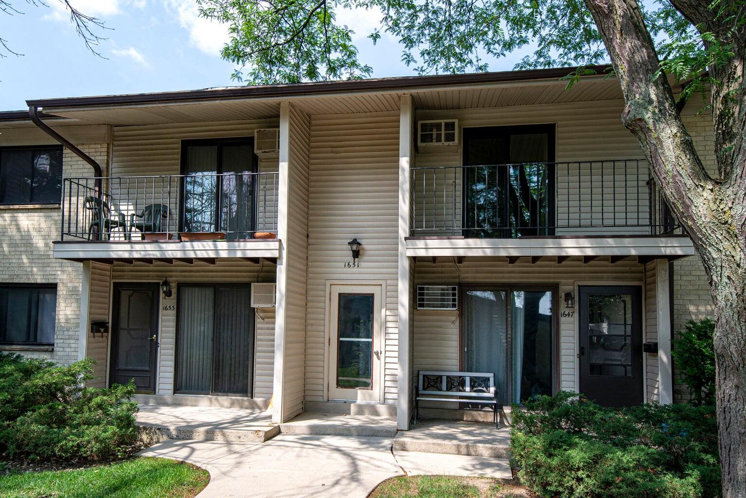 1651 S Coachlight Dr