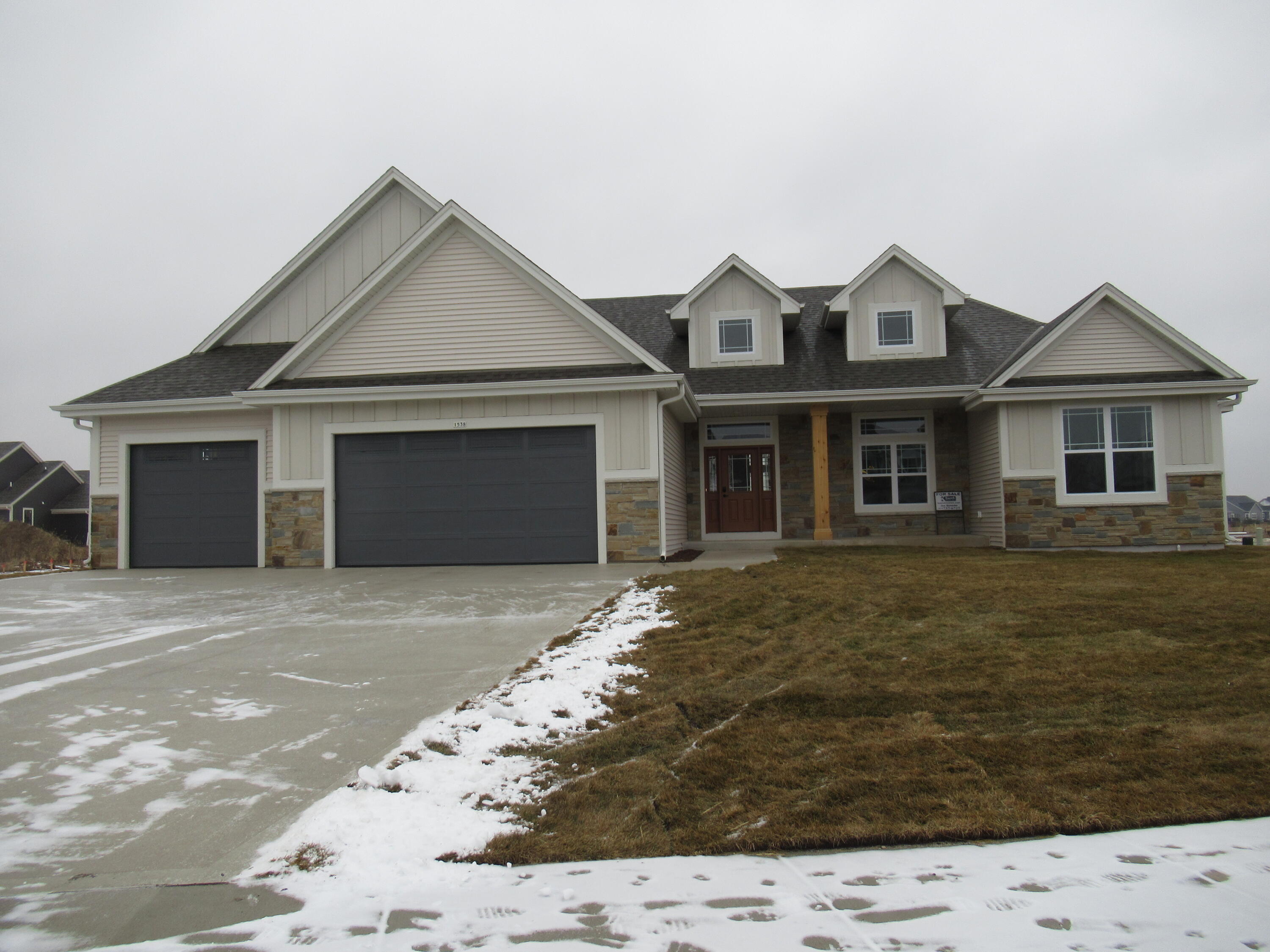 1538 Creekview Ct
