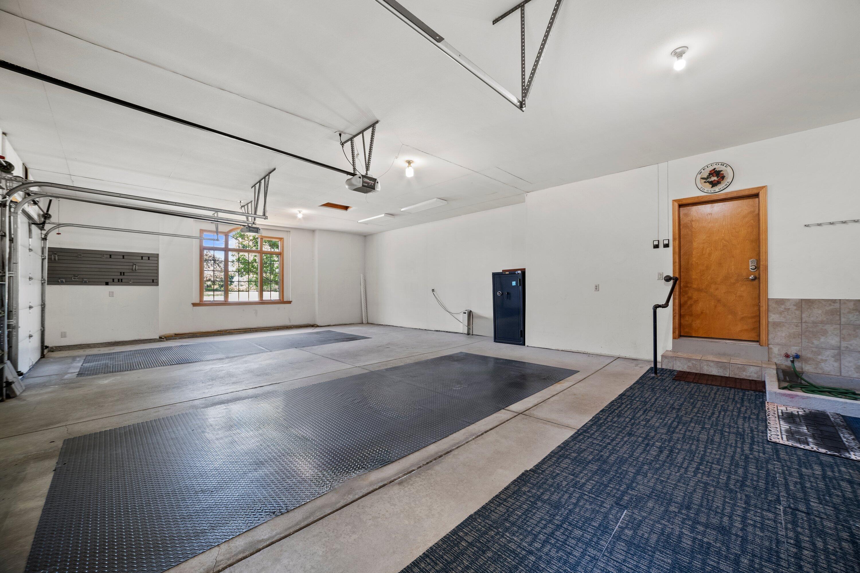 768 Coyote Ct