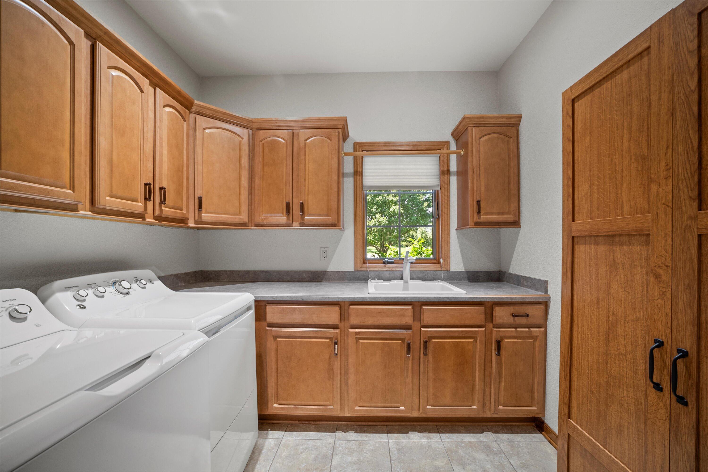 768 Coyote Ct