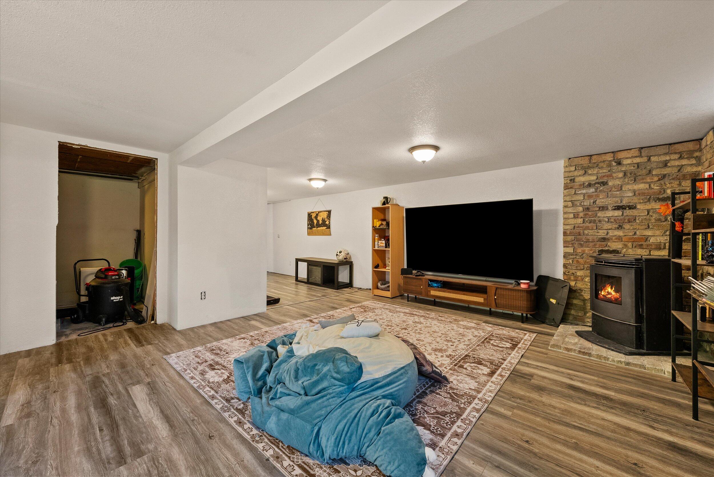 7360 Rustic Rd