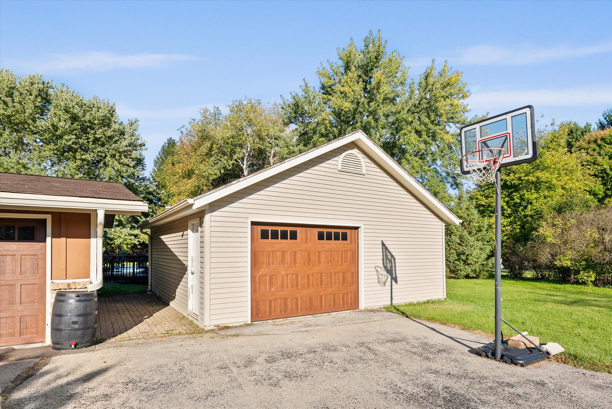 7360 Rustic Rd