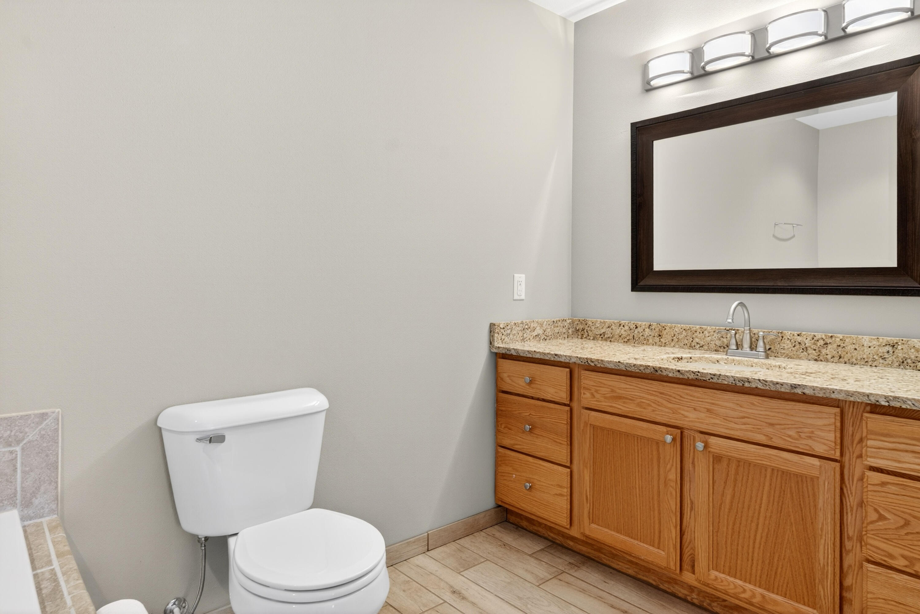 1015 Shadowood Cir Unit: 3