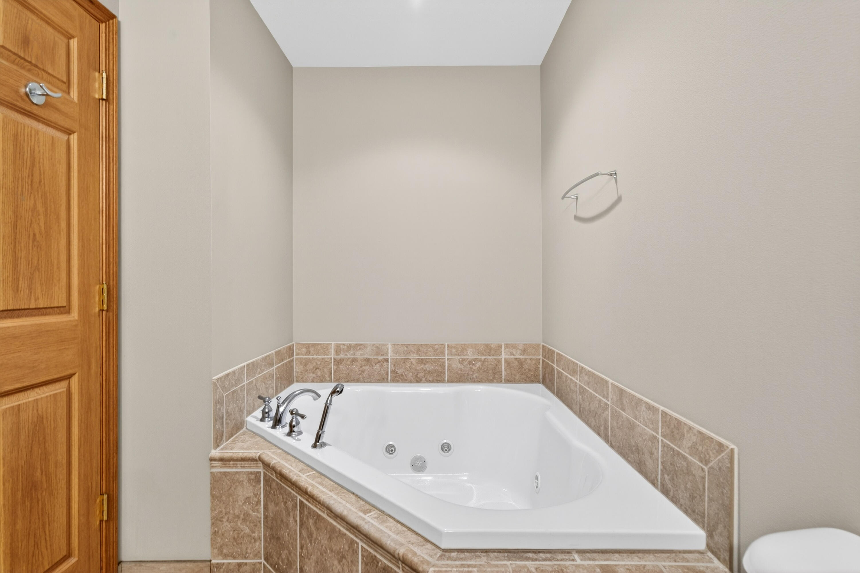 1015 Shadowood Cir Unit: 3