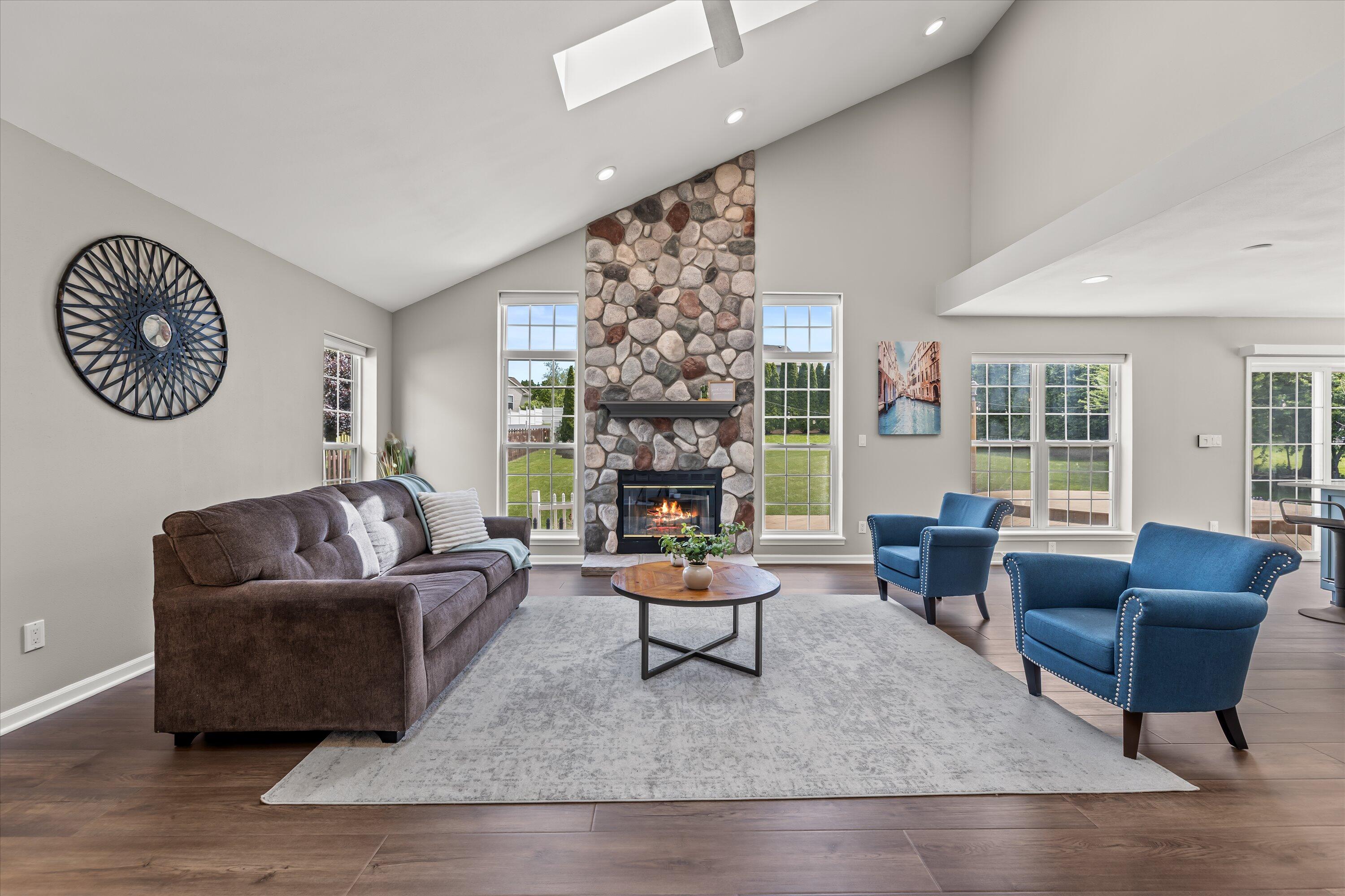 2313 Kestrel Ln