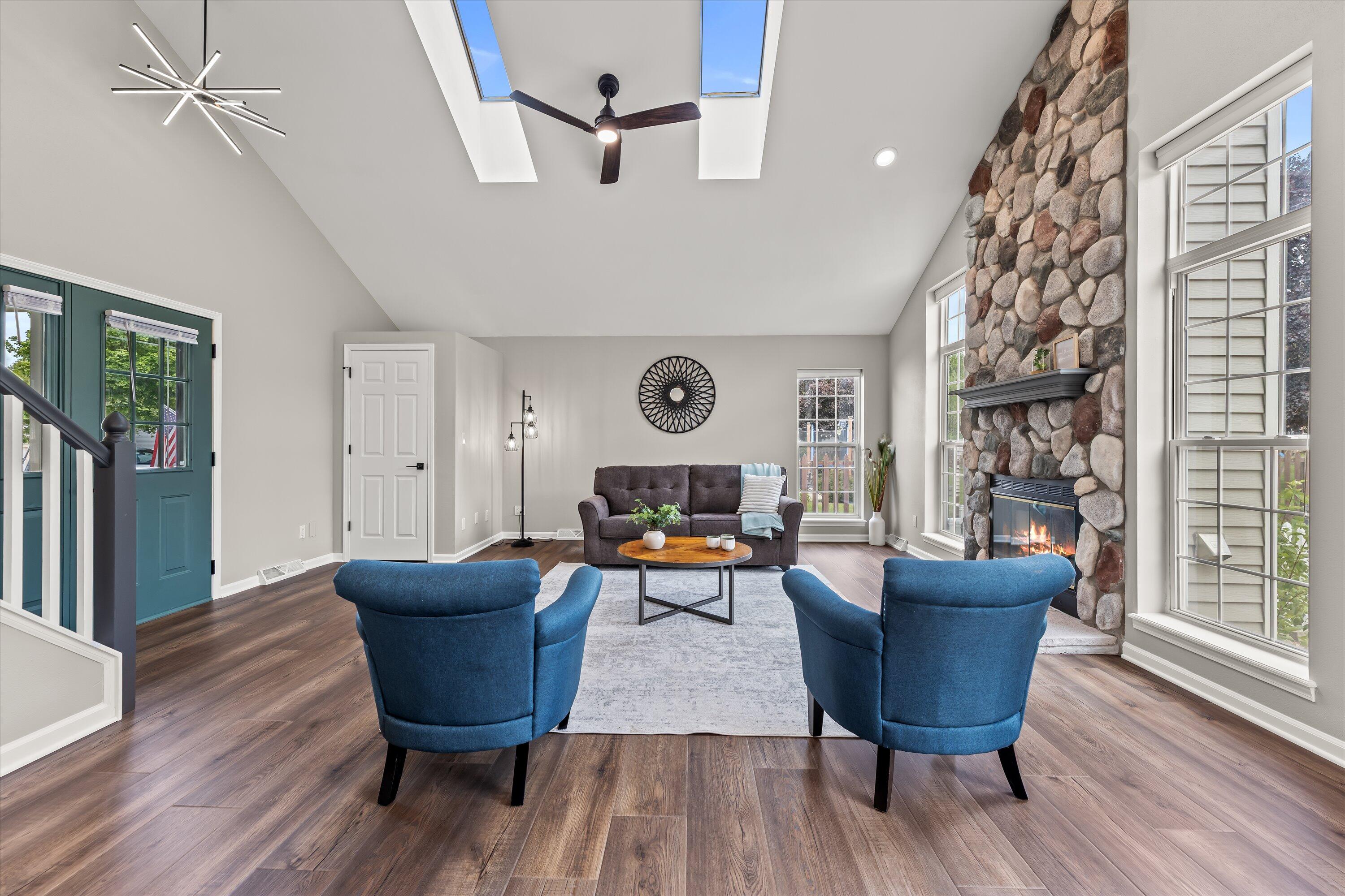 2313 Kestrel Ln
