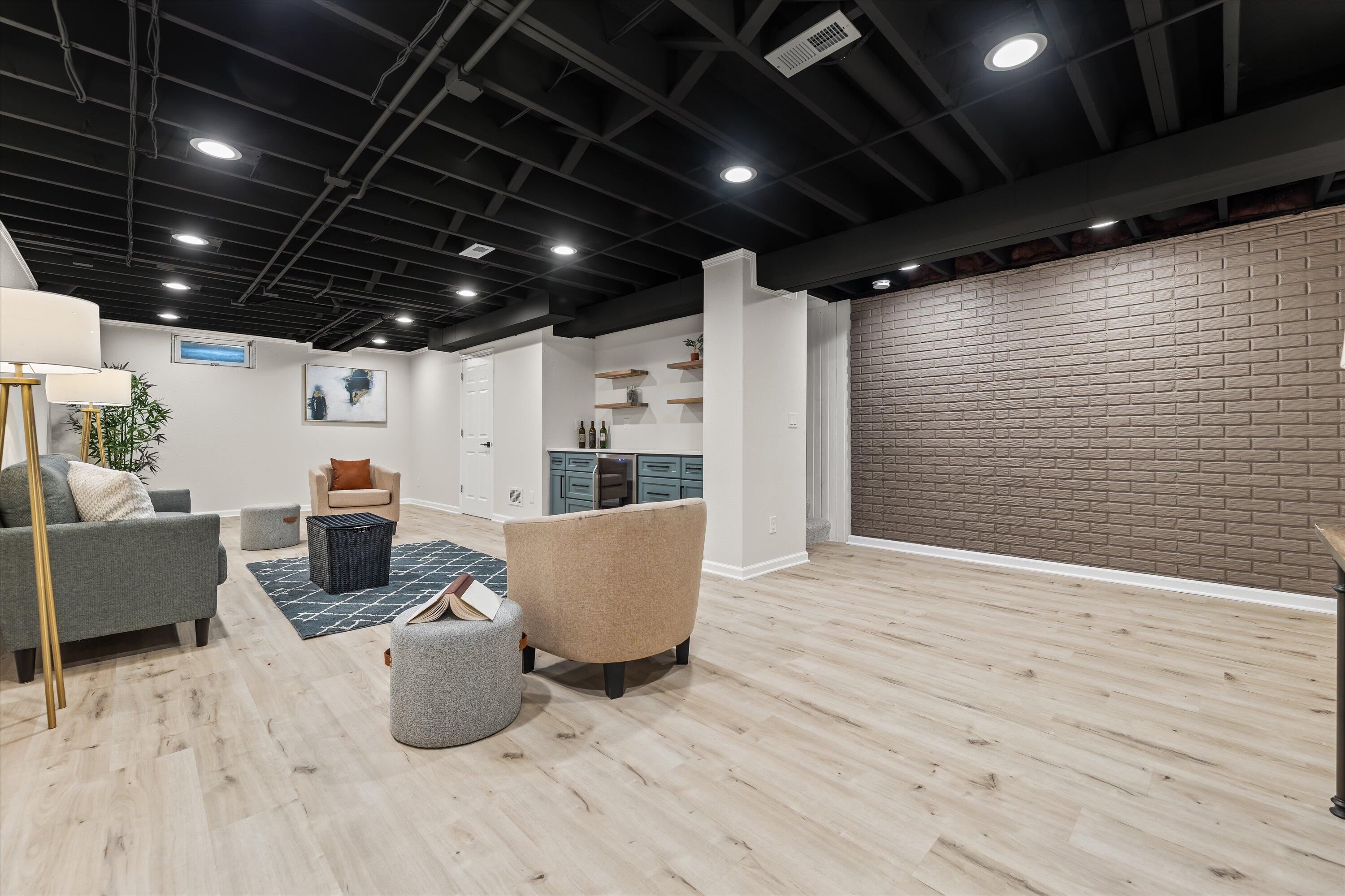 2313 Kestrel Ln
