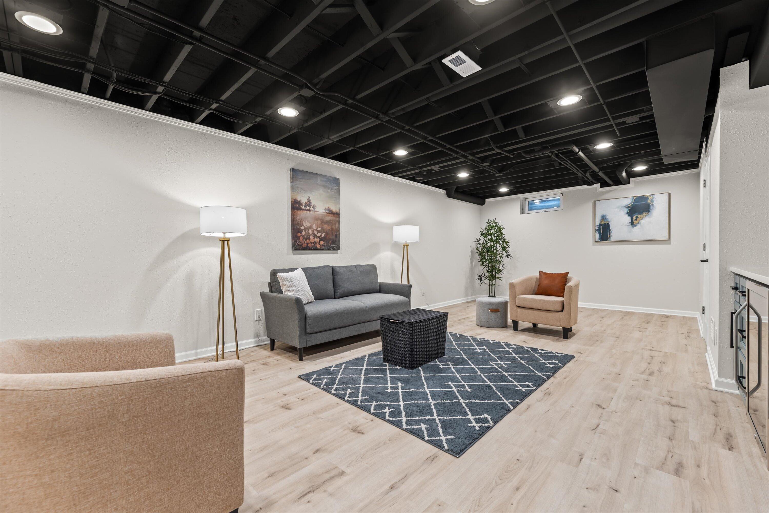 2313 Kestrel Ln