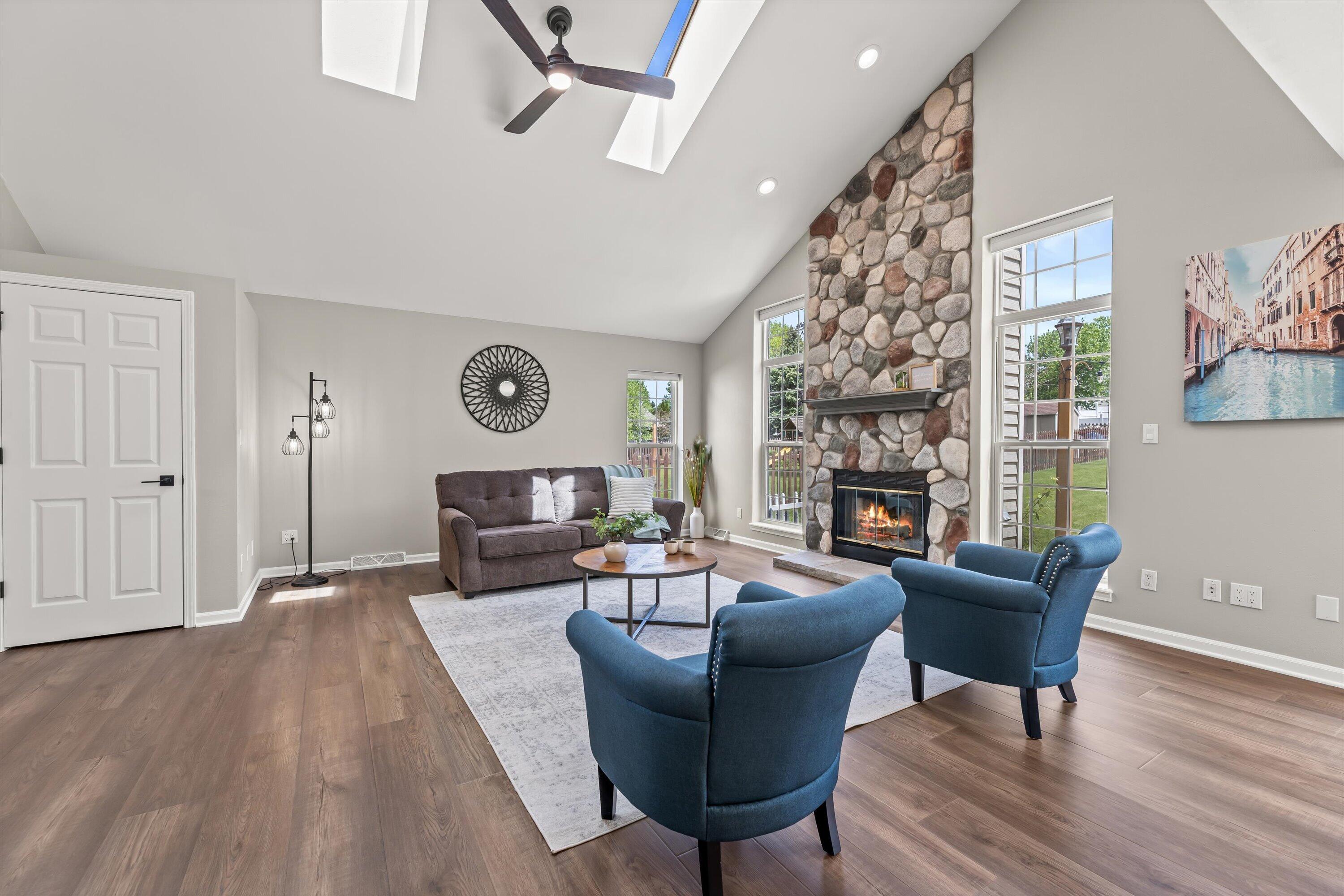 2313 Kestrel Ln