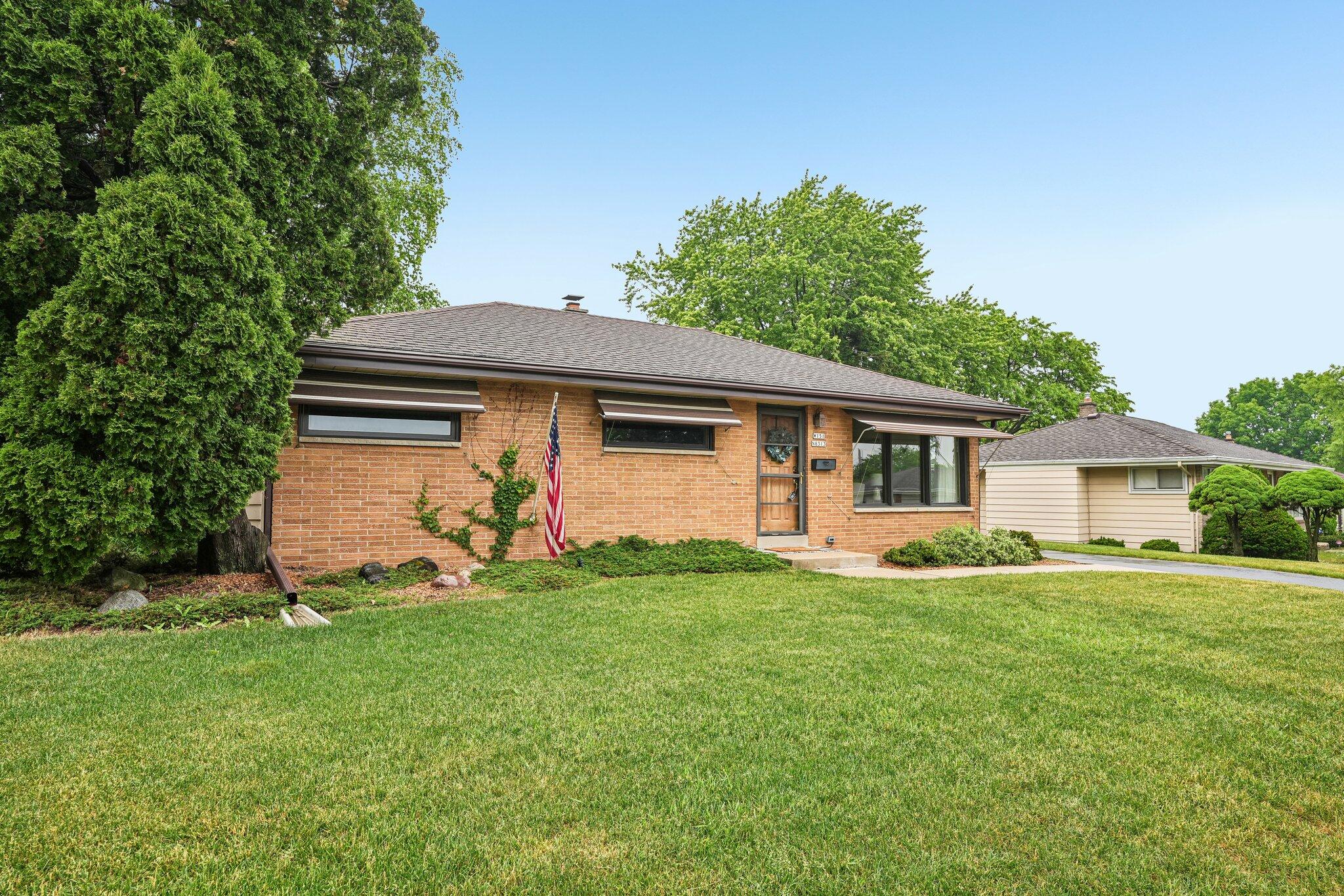 W151N8313 Thomas Dr