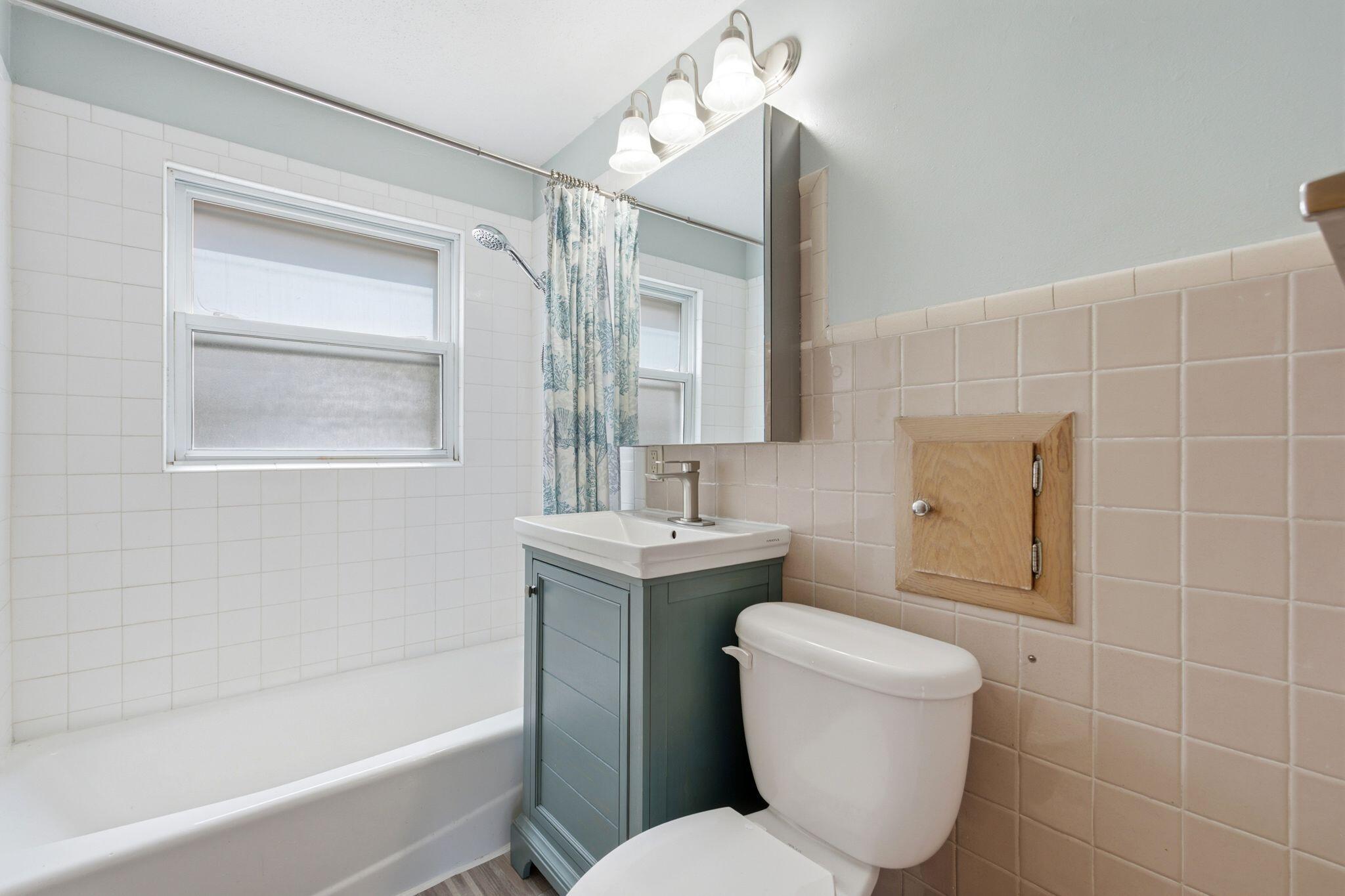 907 High St Unit: 907A