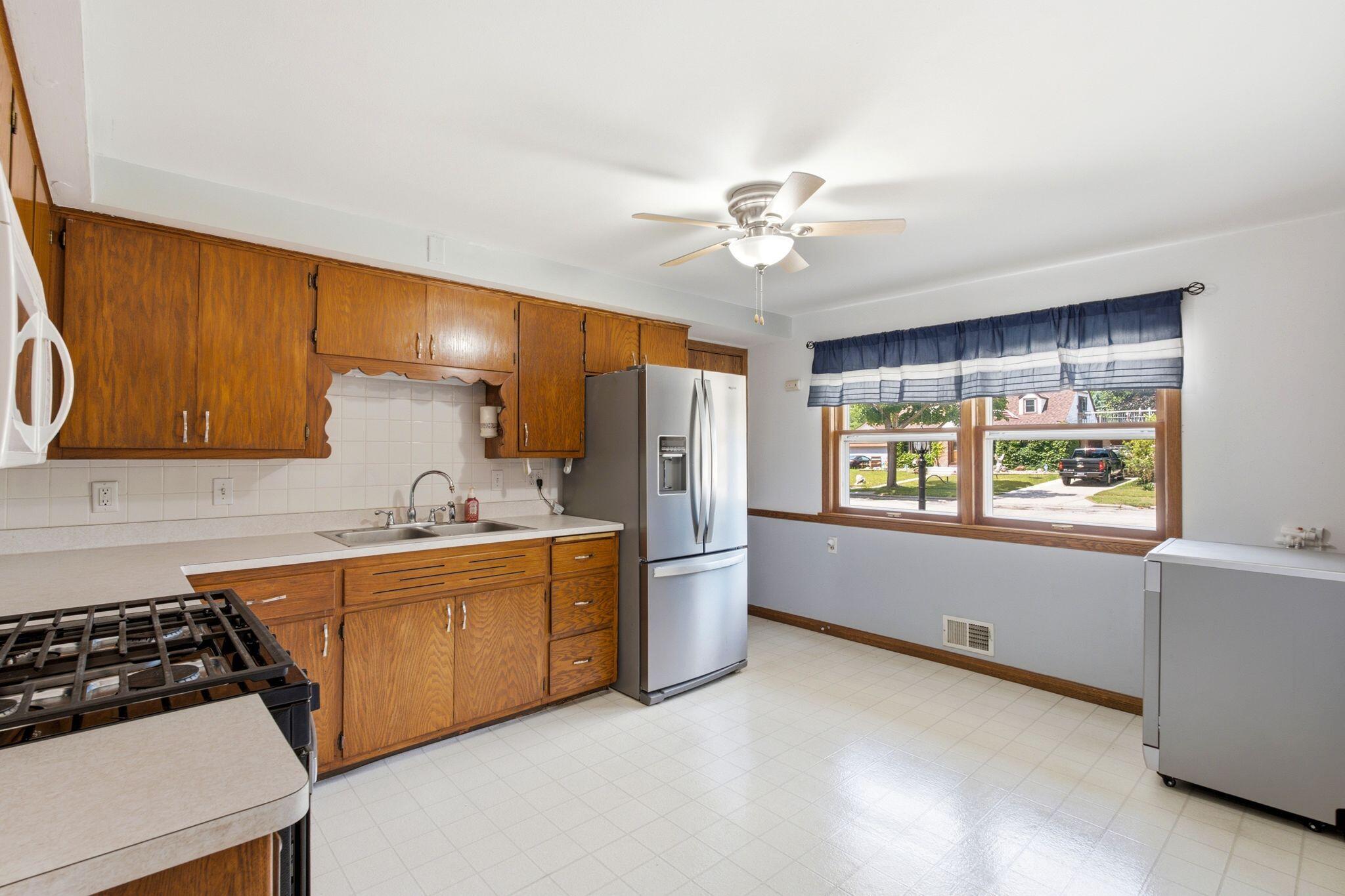 907 High St Unit: 907A