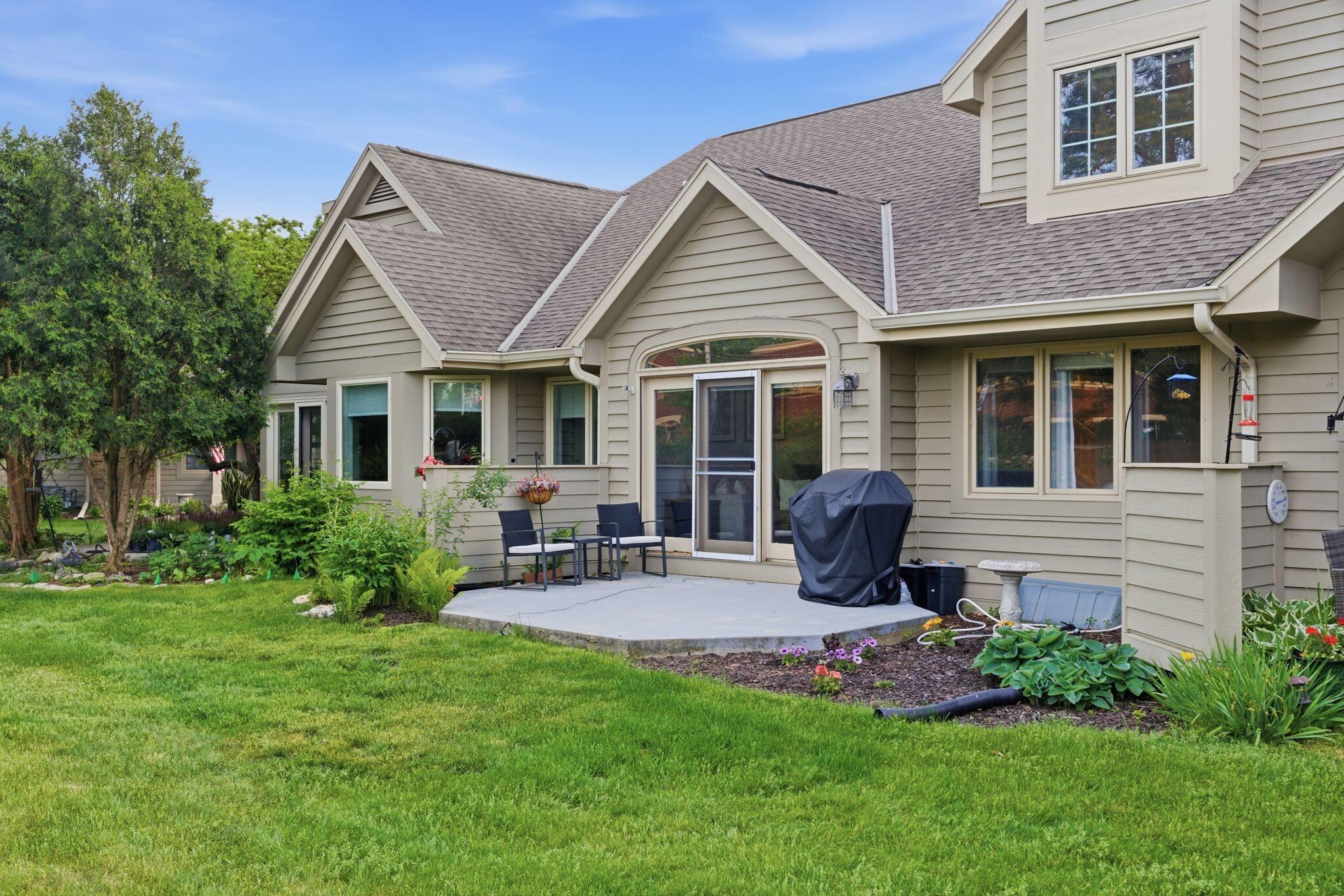 W240N2160 Dorchester Dr, 11B