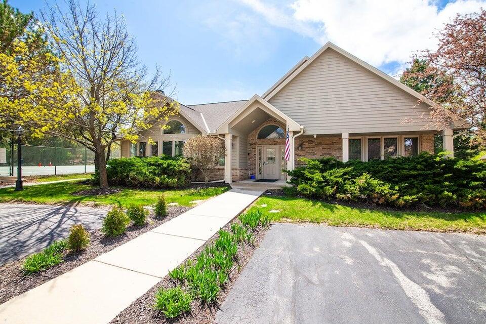 W240N2160 Dorchester Dr, 11B