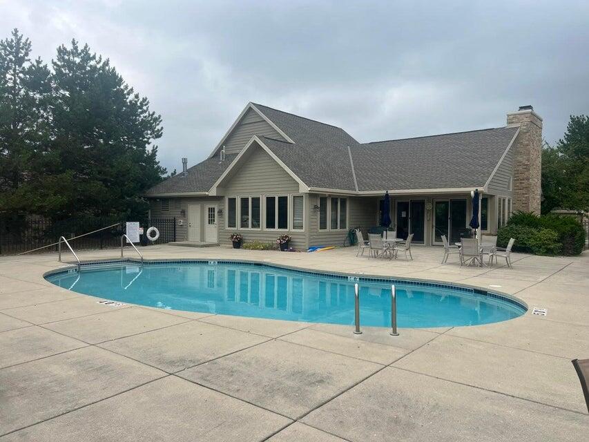 W240N2160 Dorchester Dr, 11B