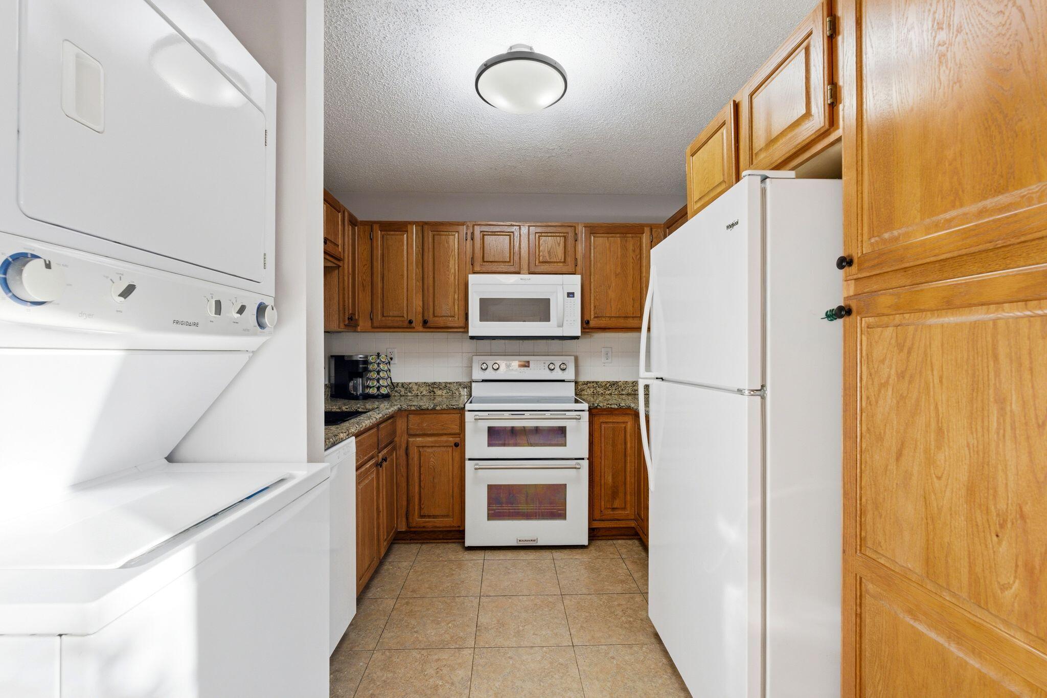 W240N2160 Dorchester Dr, 11B