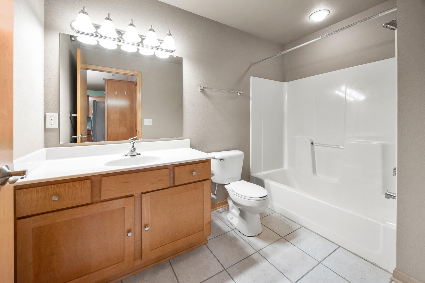 N82W13392 Fond du Lac Ave, 201
