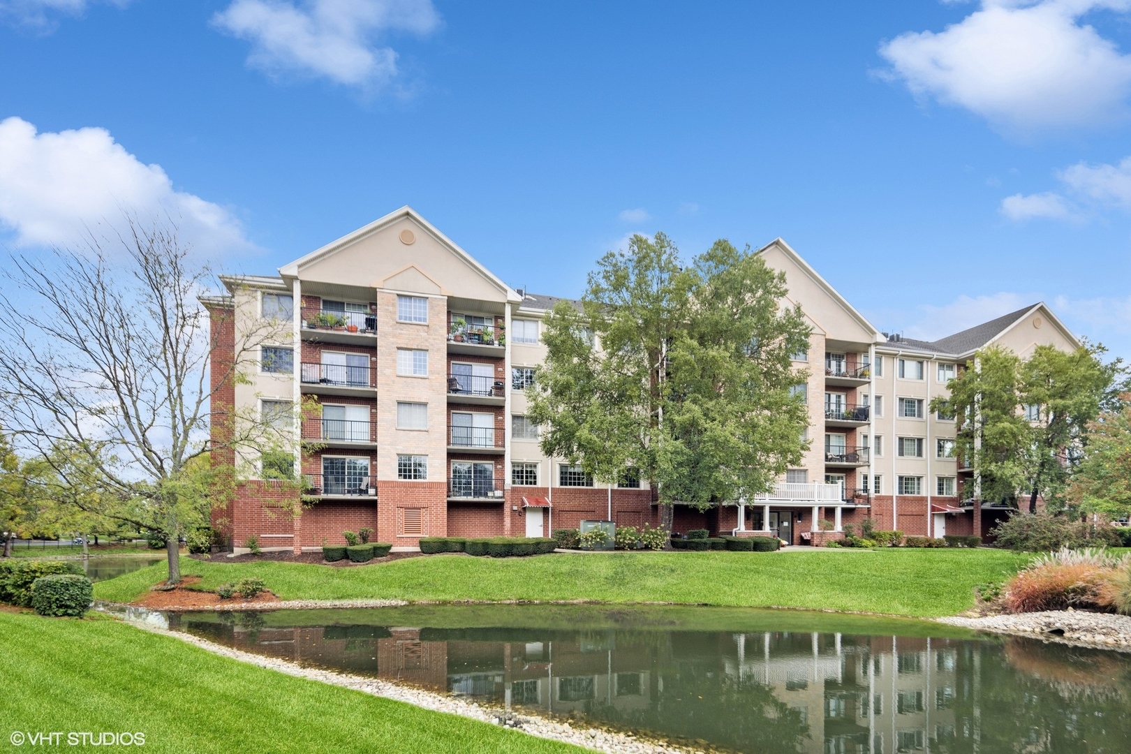 2300 Oakmont Way Unit: 207