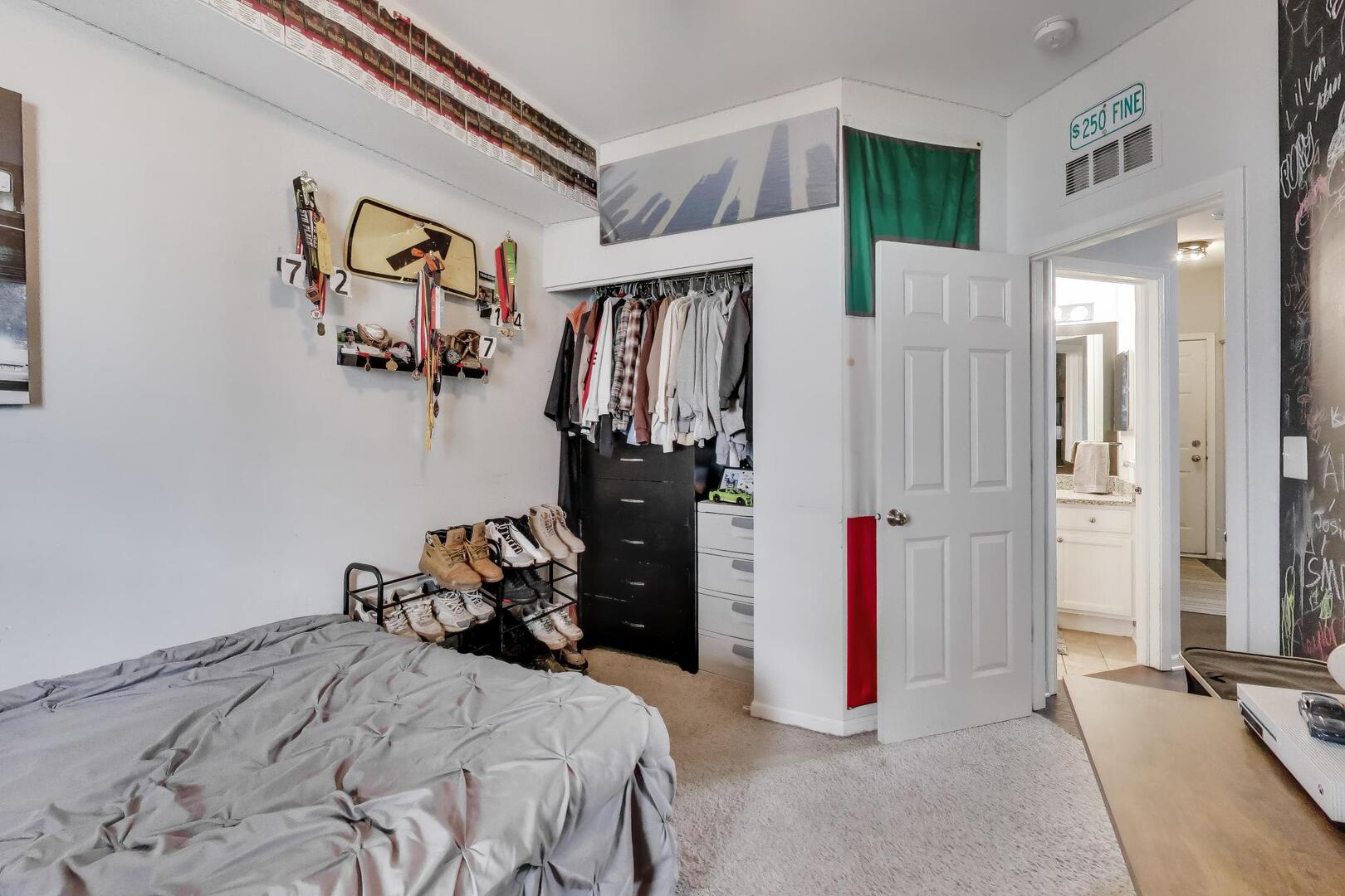 2325 Georgetown Circle