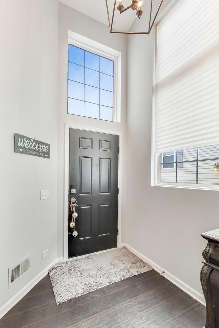 2325 Georgetown Circle