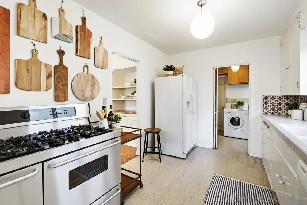 2854 Albatross Street