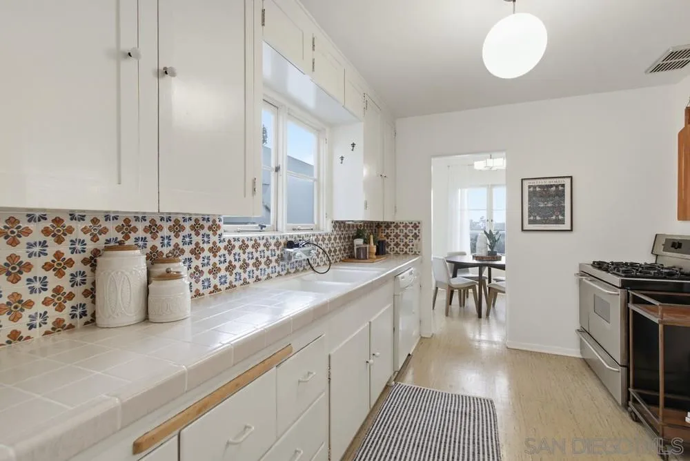 2854 Albatross Street