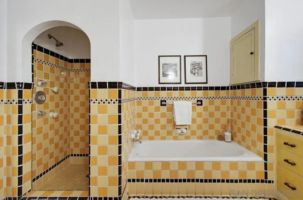 2854 Albatross Street