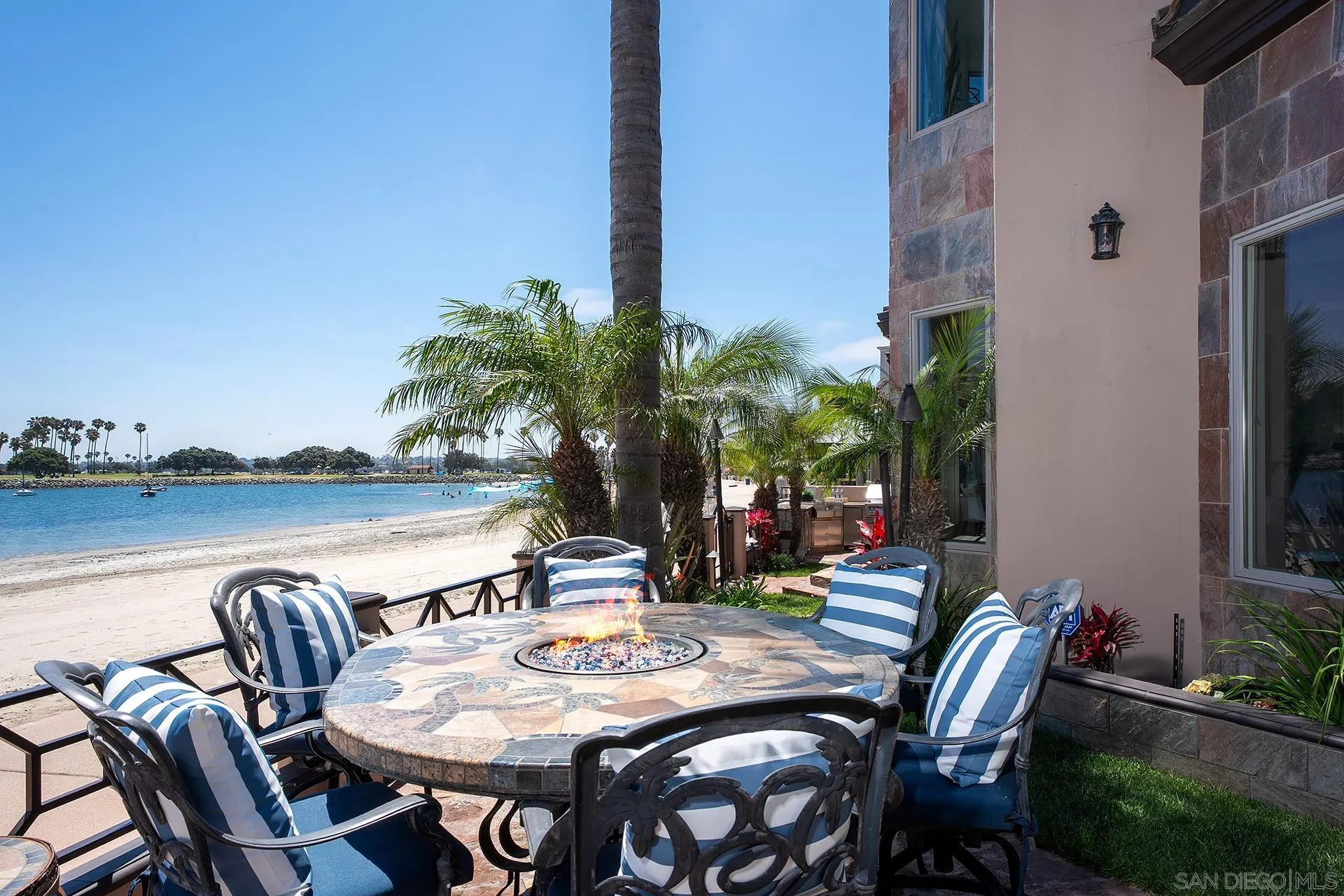 2741 Bayside Walk