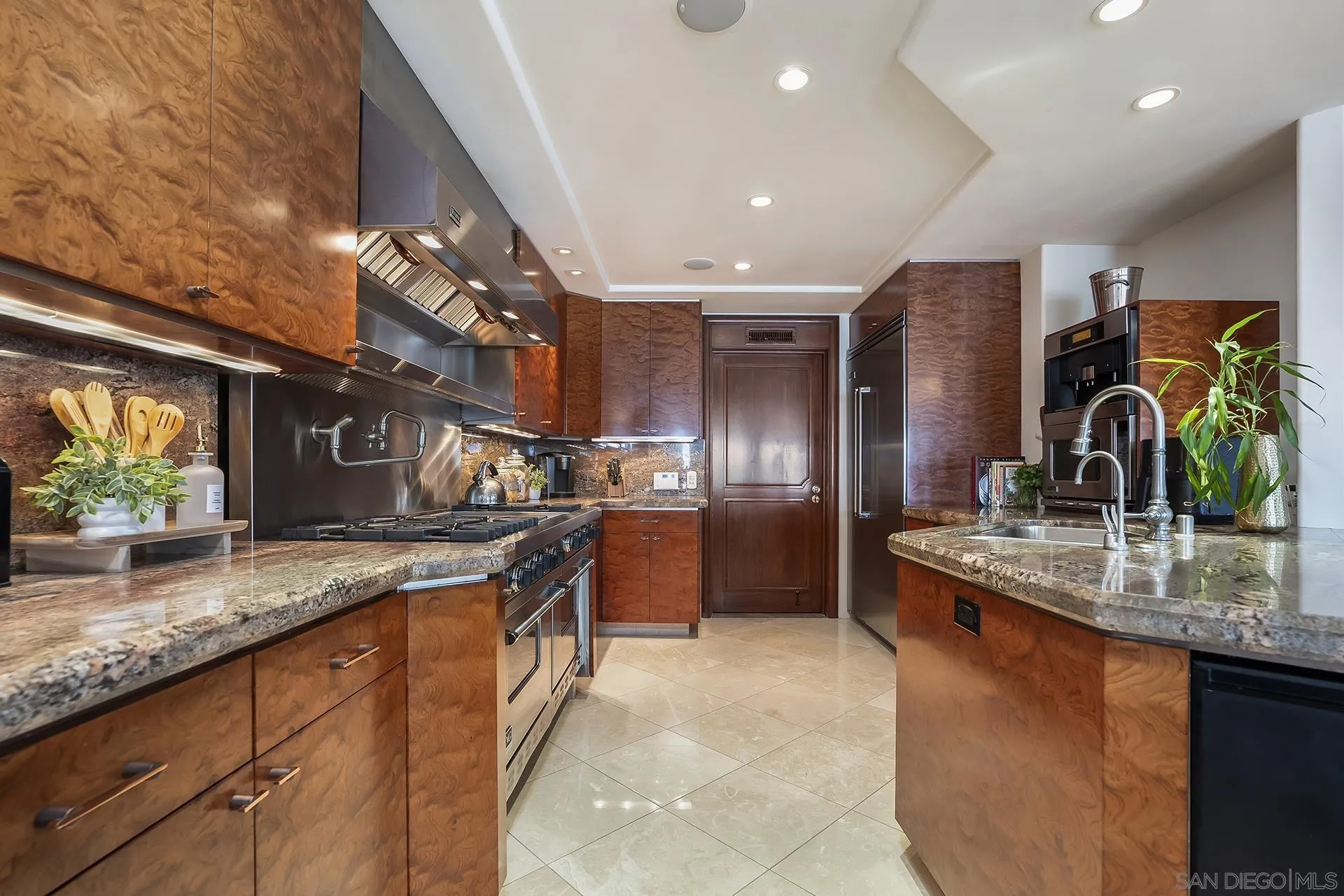 2741 Bayside Walk
