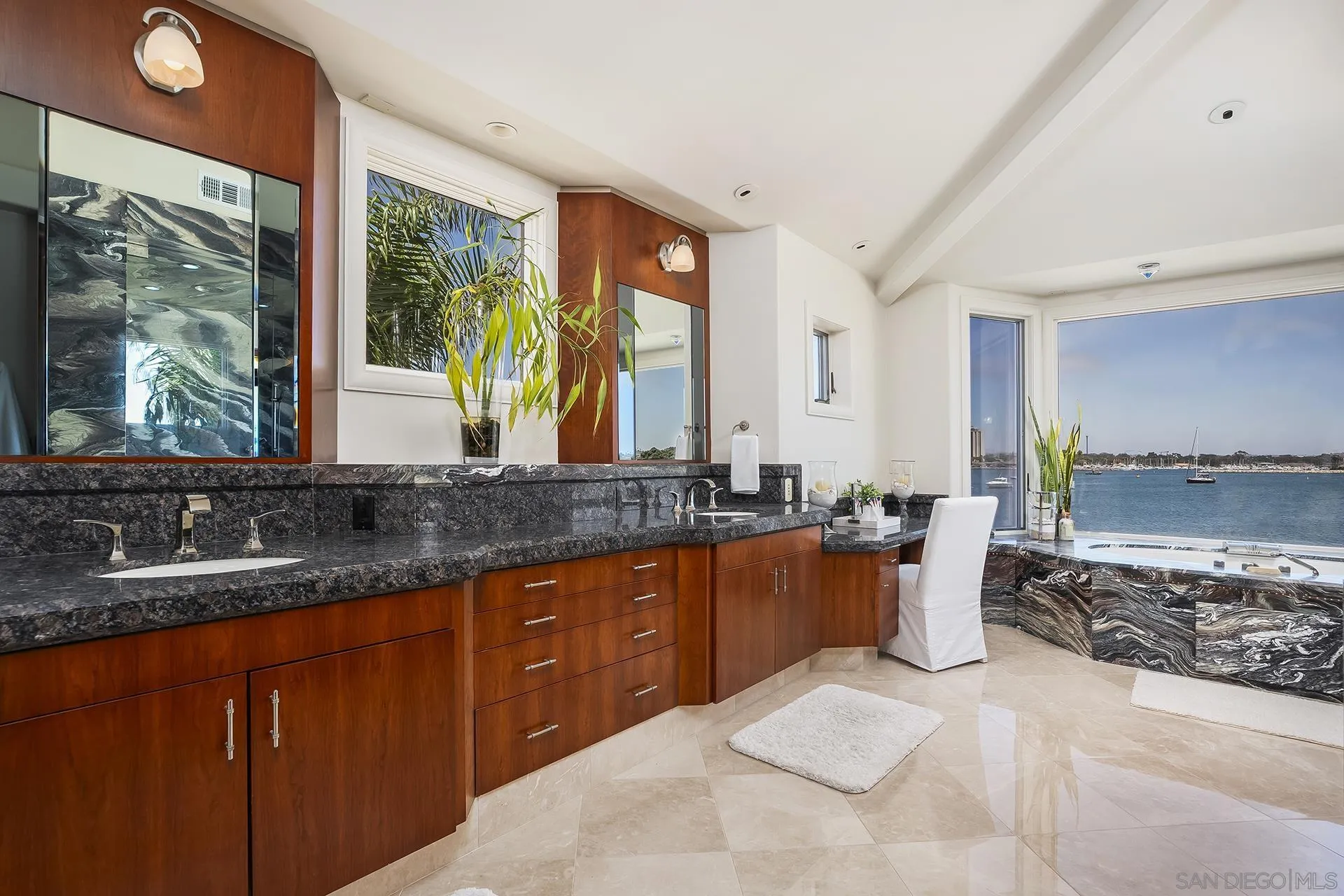 2741 Bayside Walk