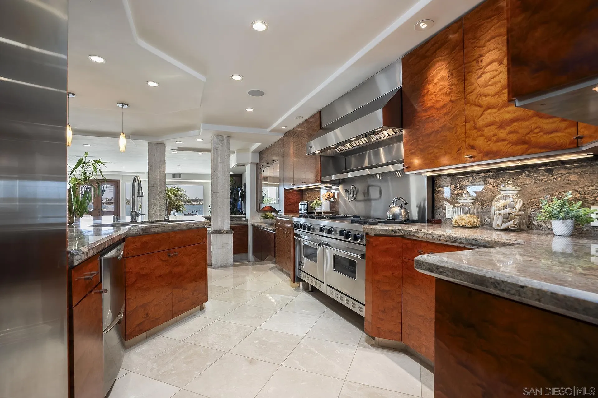2741 Bayside Walk