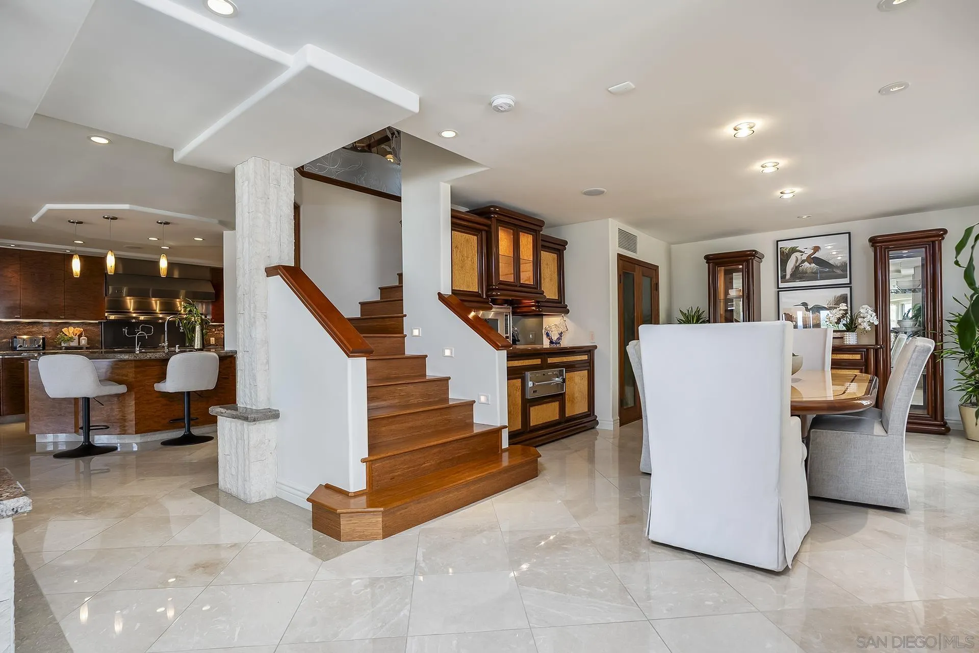 2741 Bayside Walk