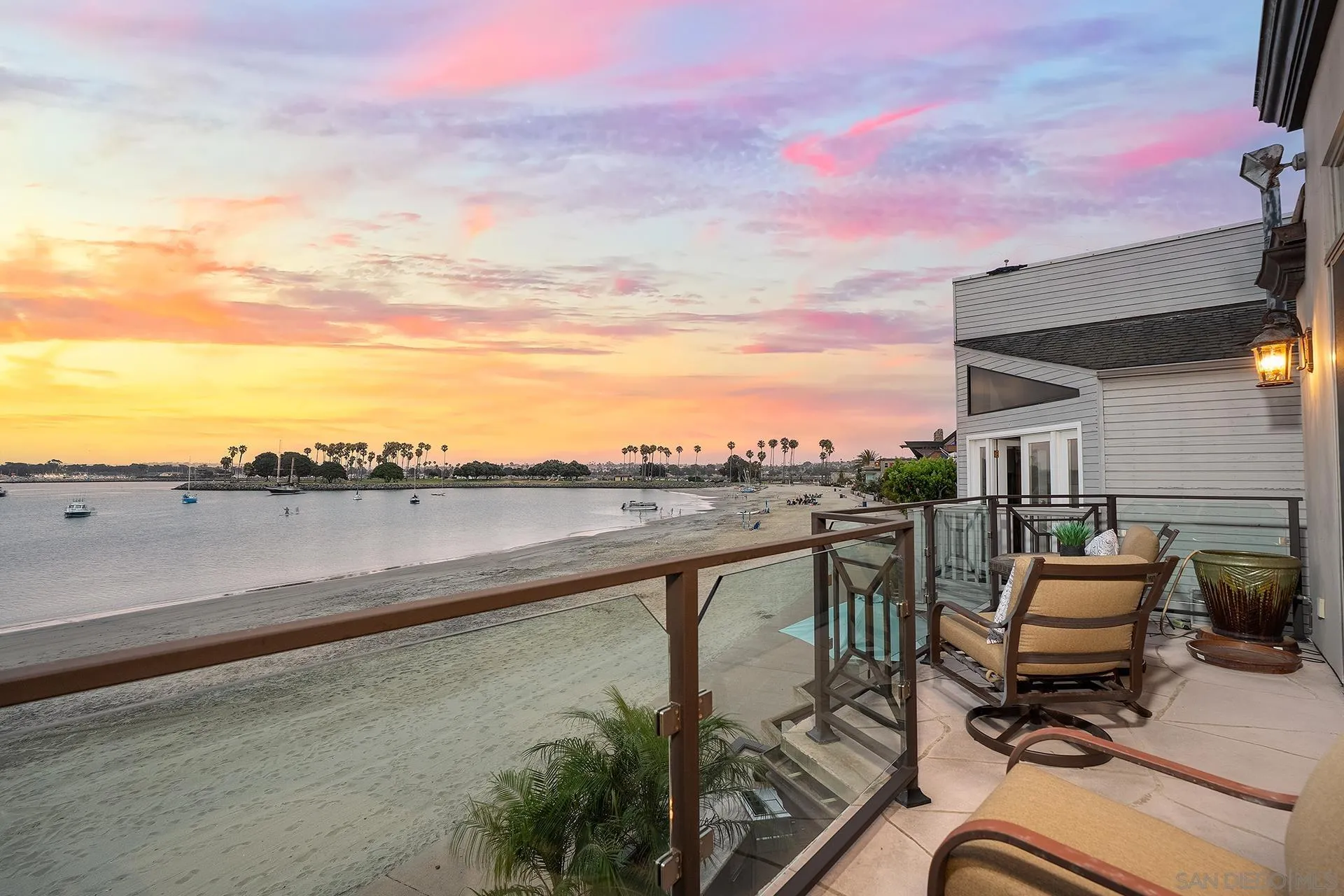 2741 Bayside Walk